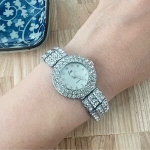 Jw ladies silver tone rhinestone Cocktail watch NEW BATTERY